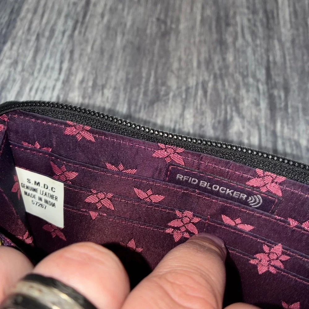 Anuschka Hand Painted Leather RFID Zip Wallet Cleopatra's Leopard - Picture 5 of 8